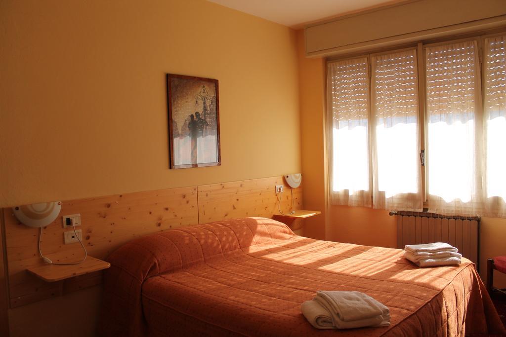 Hotel Poggio D'Oro Riva di Solto Exterior photo
